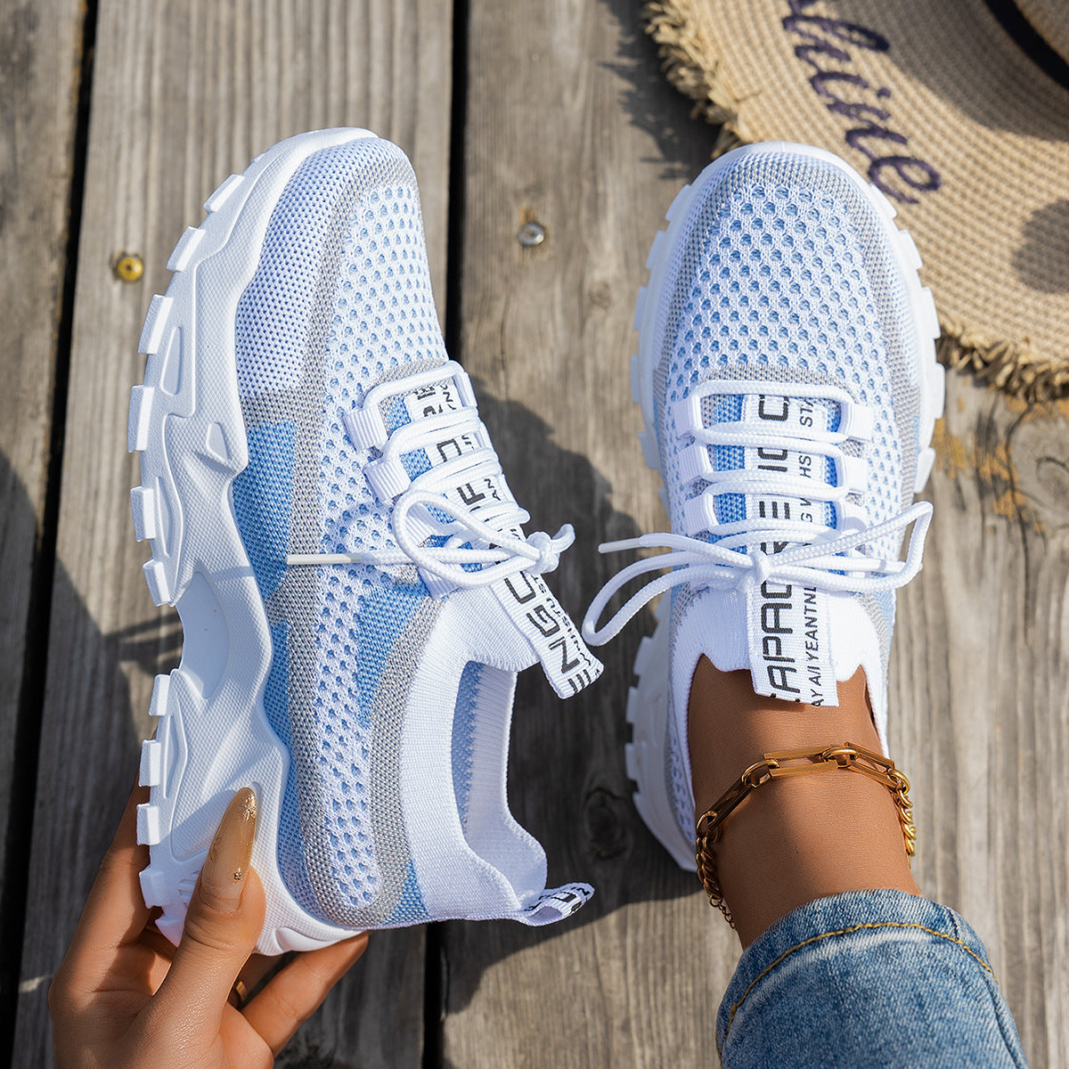 Nova Flex Flyknit Sneakers